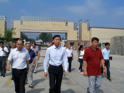 林河酒業(yè)公司董事長(zhǎng)劉衛(wèi)軍到銀河棉業(yè)公司調(diào)研